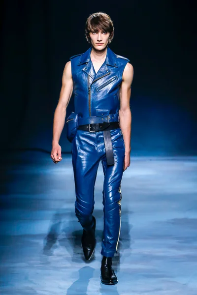 Look 23